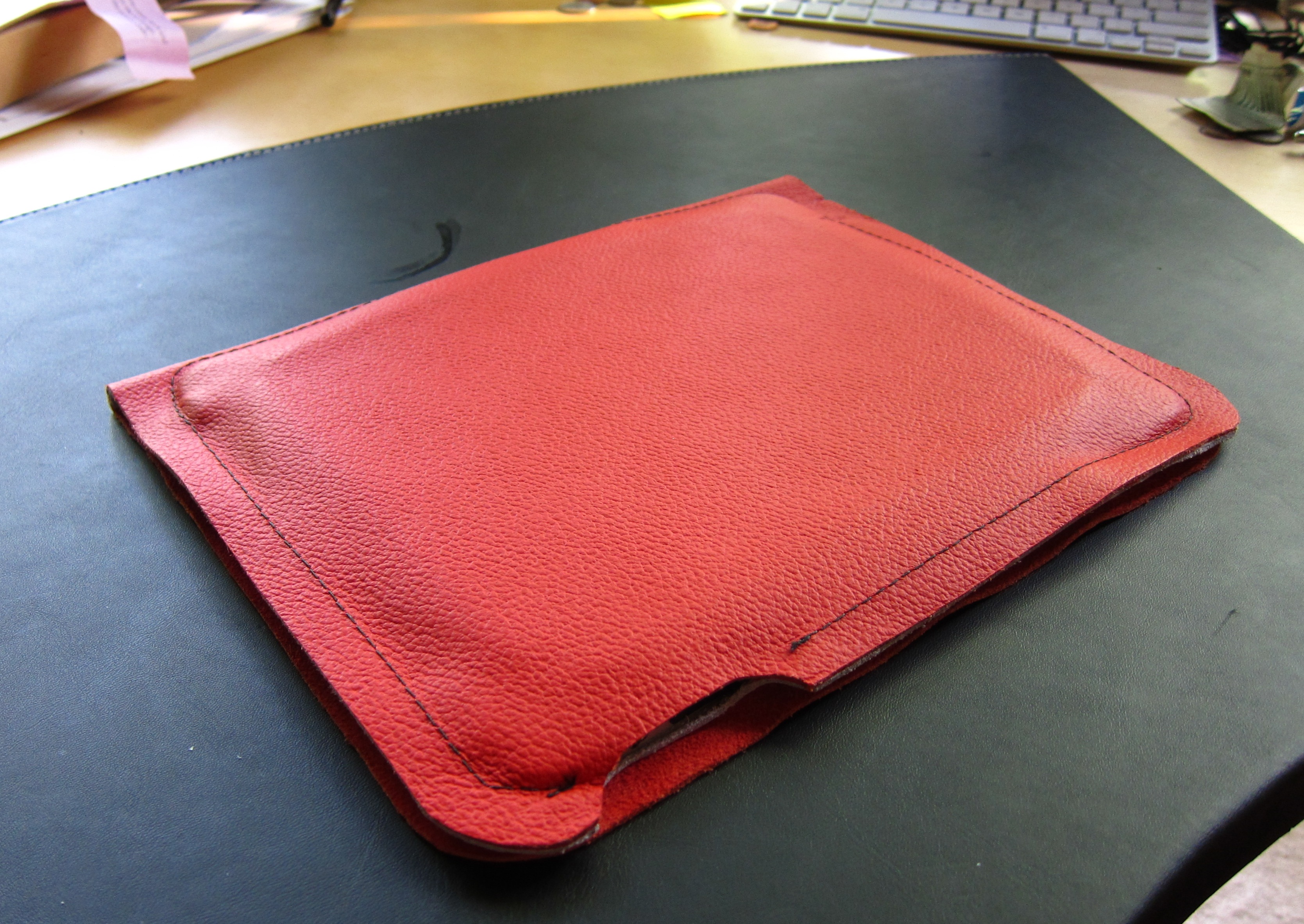 Xxxsssww - Custom leather case designed and made for the iPad.
